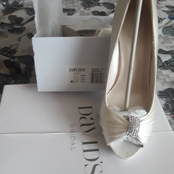 David's Bridal faromal and wedding shoes - Picture 4 of 8